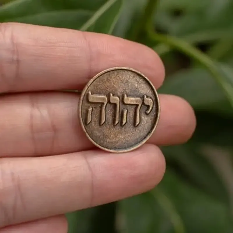 Pin tetragrama
